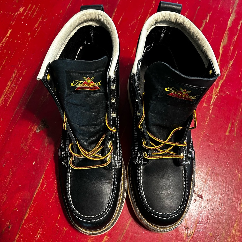 3M Thinsulate Black and White Boots with Moc-Toe Design